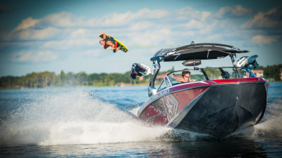 G23 Paragon Boat Still on lake