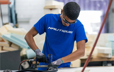 Nautique Employee working